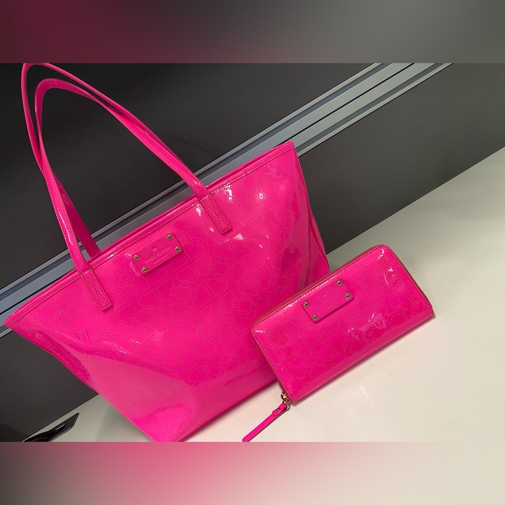 Kate Spade Zippered Pink Perforated Tote & Wallet COMBO w/ Multiple Comp…